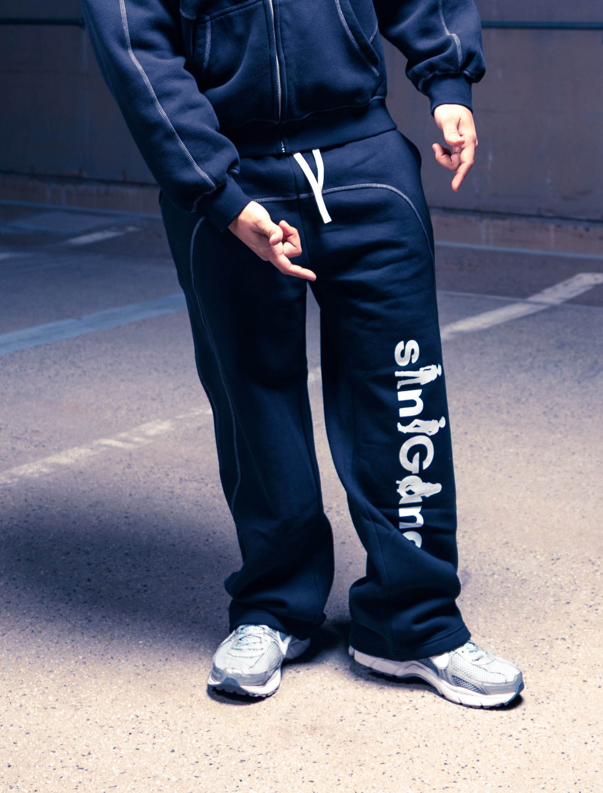 siniGang Contrast-Stitched Sweatpants