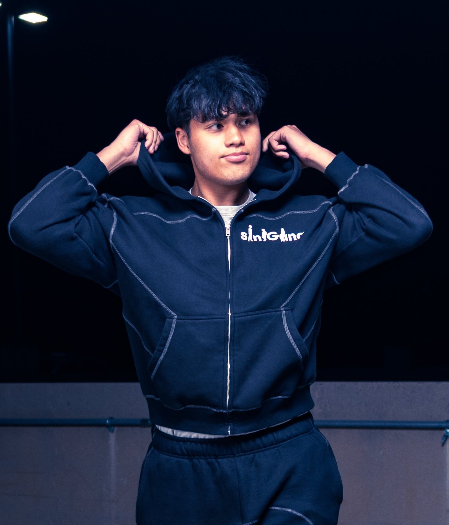 siniGang Contrast-Stitched Zip Hoodie